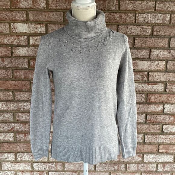 Cable & Gauge Sweaters - Cable & Gauge Gray Turtleneck Sweater With Lacing Detail At Neckline - Size XS